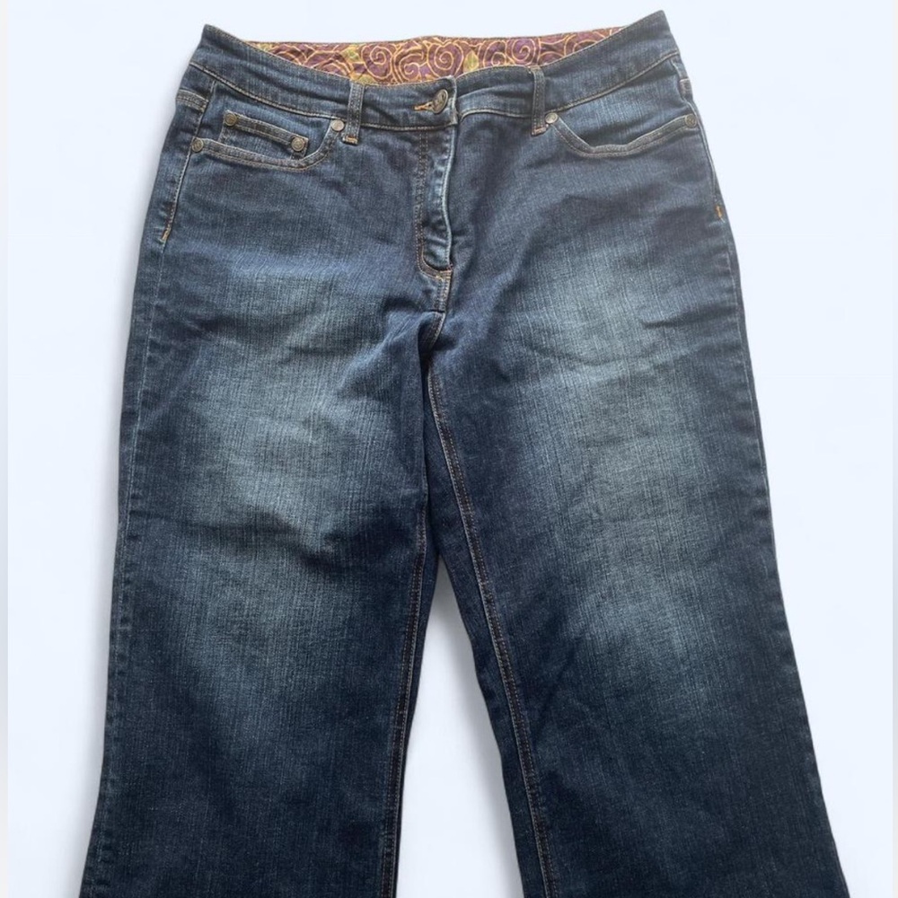 Women’s dark wash low rise flare denim capris
